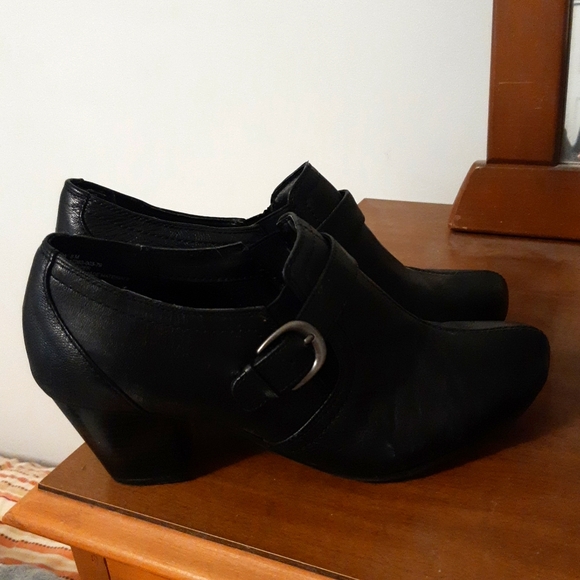 YUU SHOES - Picture 1 of 5